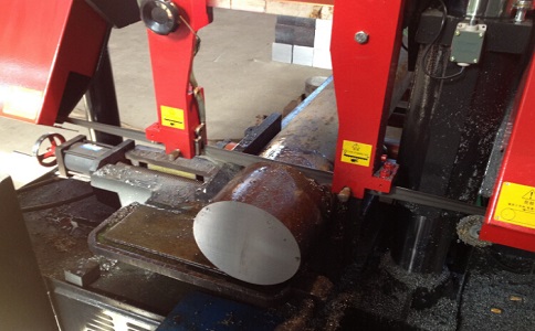 周矶管理区卧式带锯床加工时出现明显振荡如何排查？